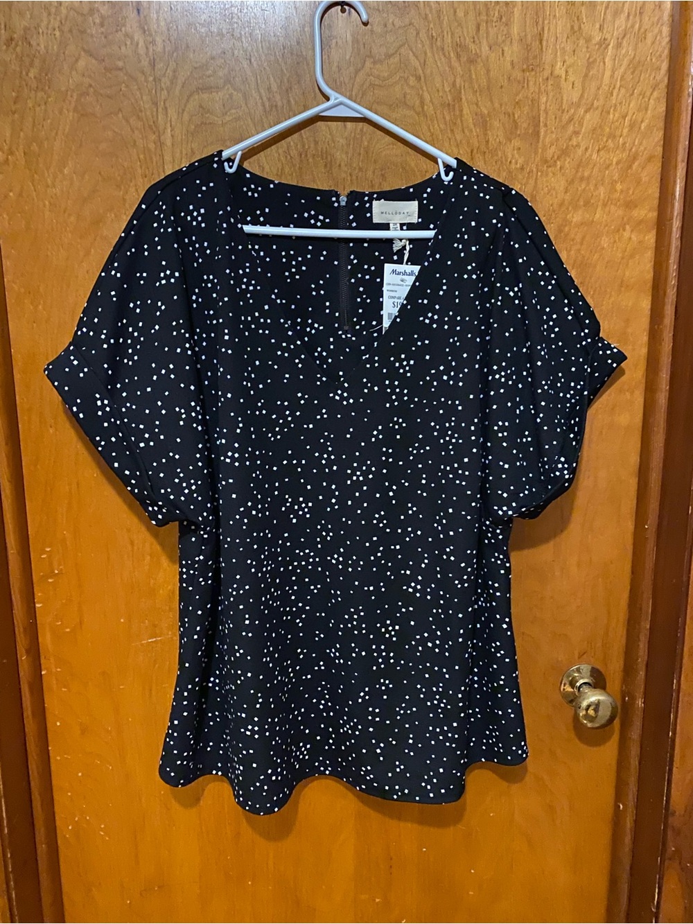 MELLODAY Black V-Neck Short Sleeve Top with White Dot Print